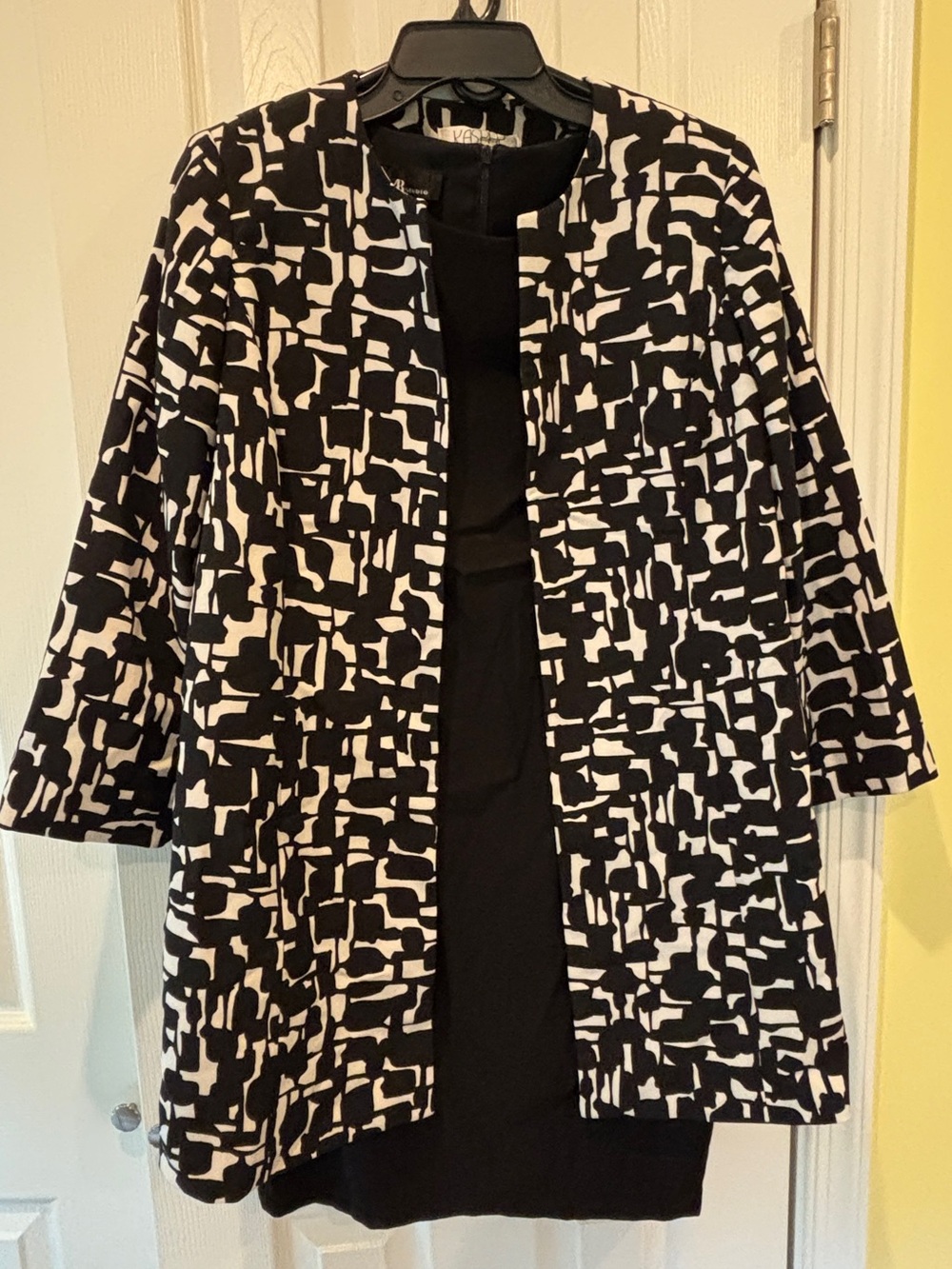 Kasper Black and White Patterned Open-Front Blazer